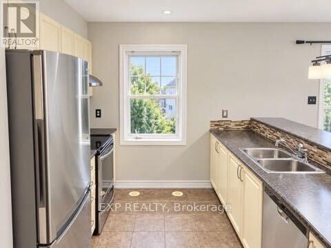 2439 Nutgrove Avenue Property Photo 4