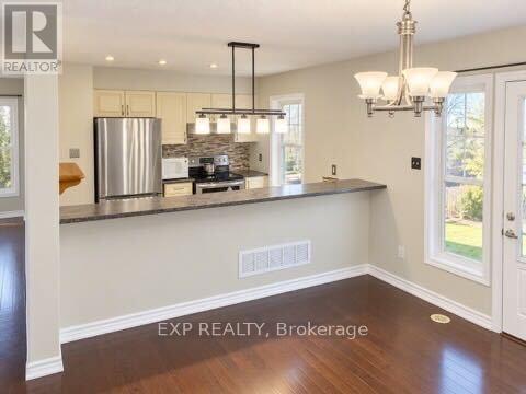 2439 Nutgrove Avenue Property Photo 5