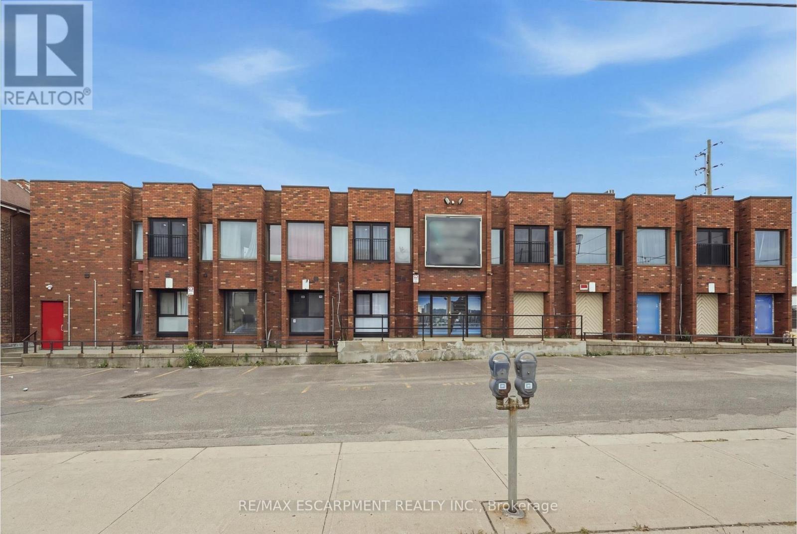 98 Barton Street E Property Photo 2