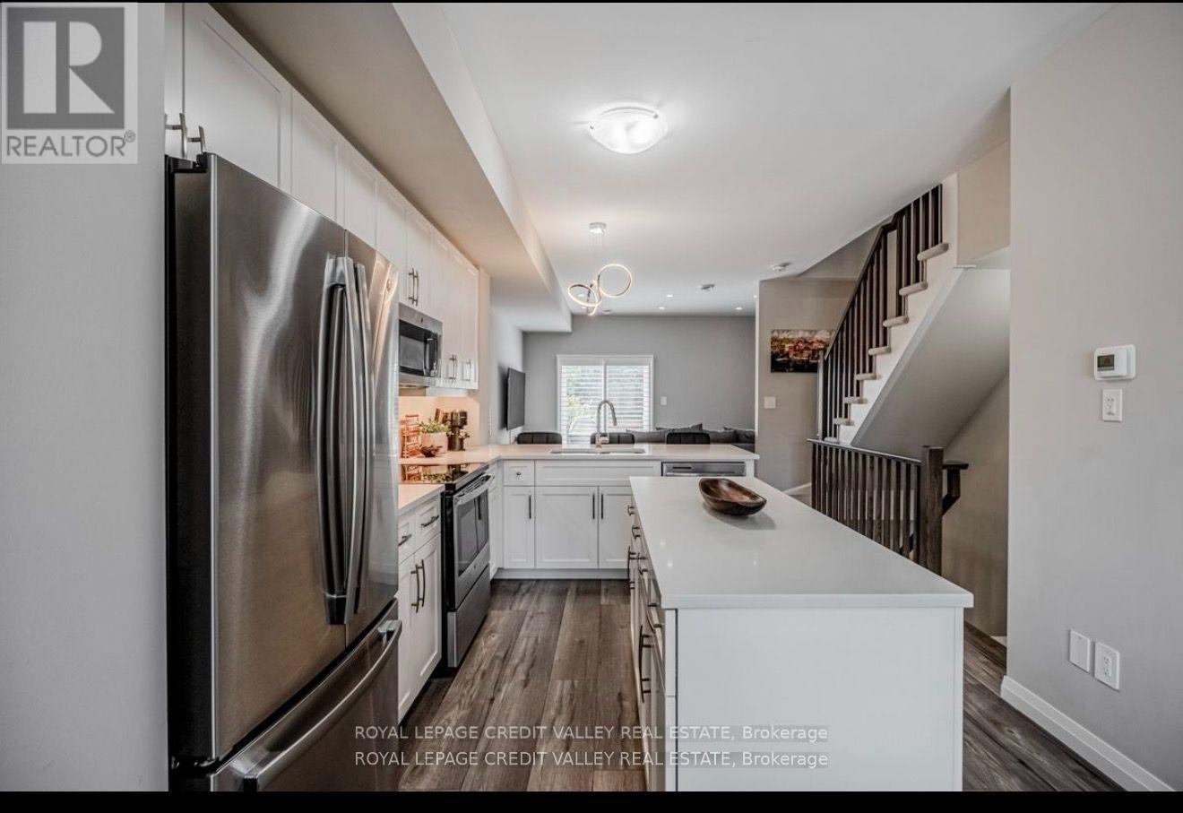31 - 720 Grey Street Property Photo 3