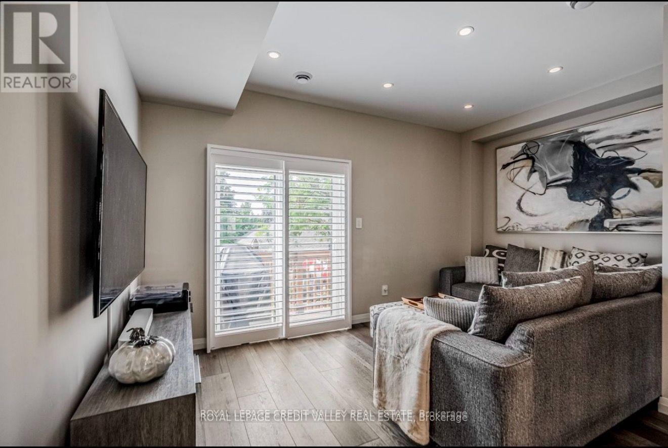 31 - 720 Grey Street Property Photo 5