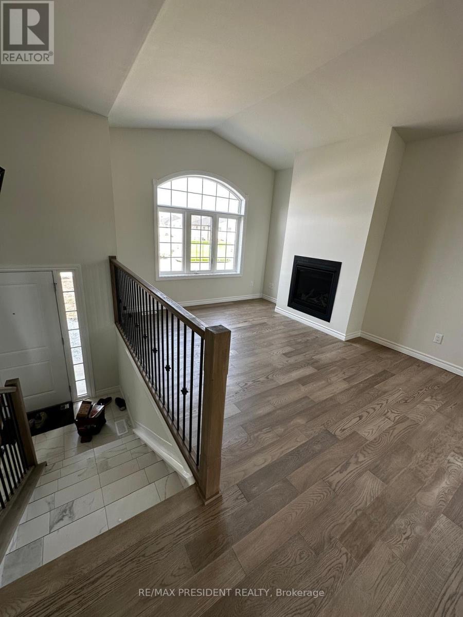 1075 Aspen Ridge Crescent Property Photo 4