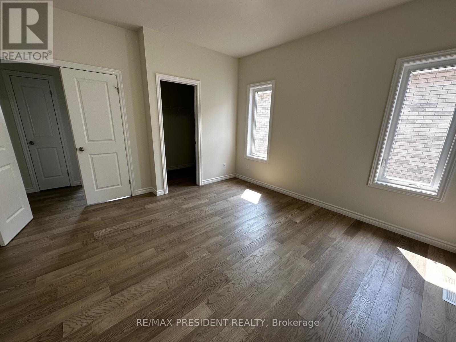 1075 Aspen Ridge Crescent Property Photo 6