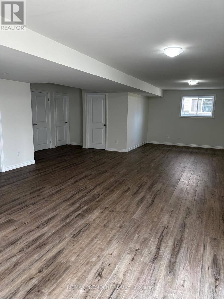 1075 Aspen Ridge Crescent Property Photo 11