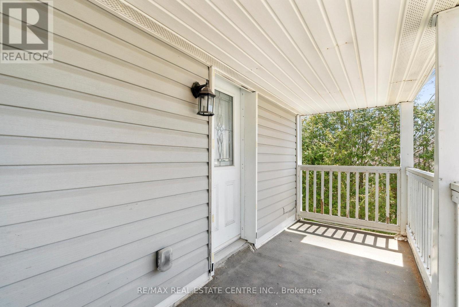 221 Owen Sound Street Property Photo 5