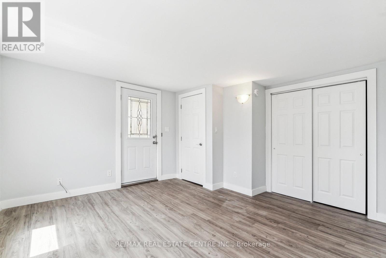 221 Owen Sound Street Property Photo 13