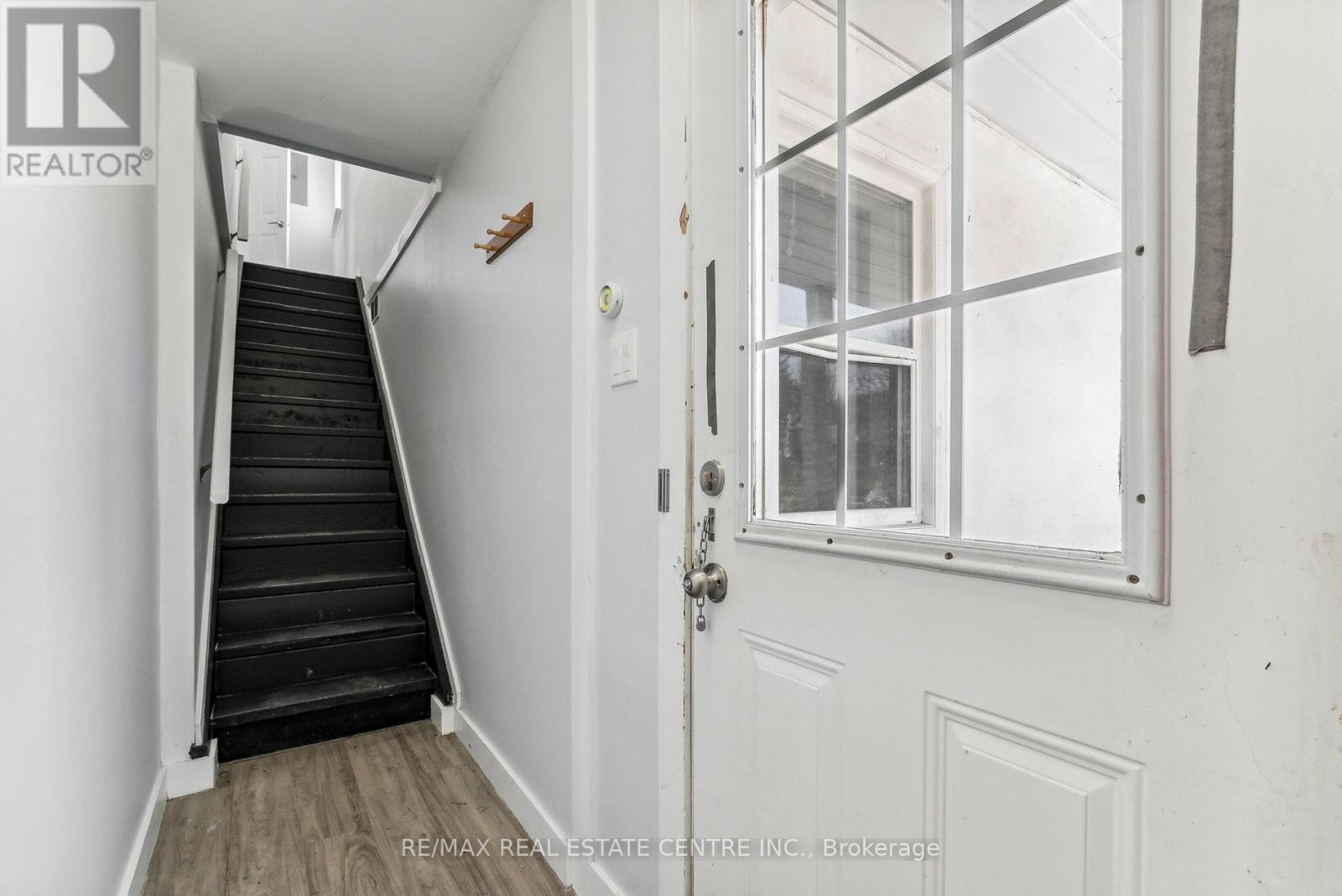 221 Owen Sound Street Property Photo 20
