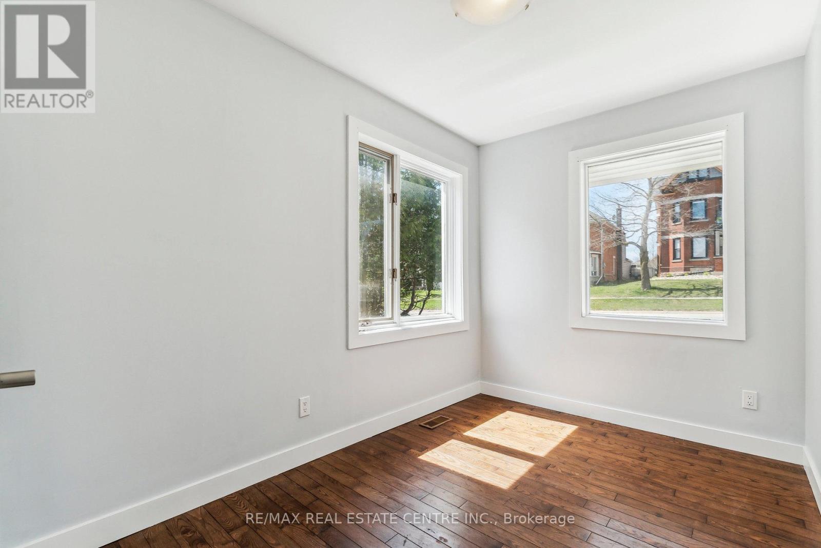 221 Owen Sound Street Property Photo 22