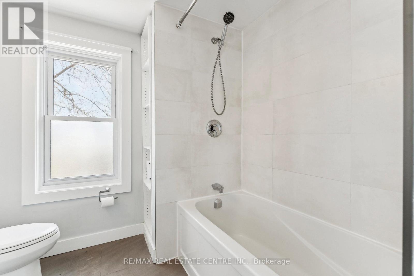 221 Owen Sound Street Property Photo 26