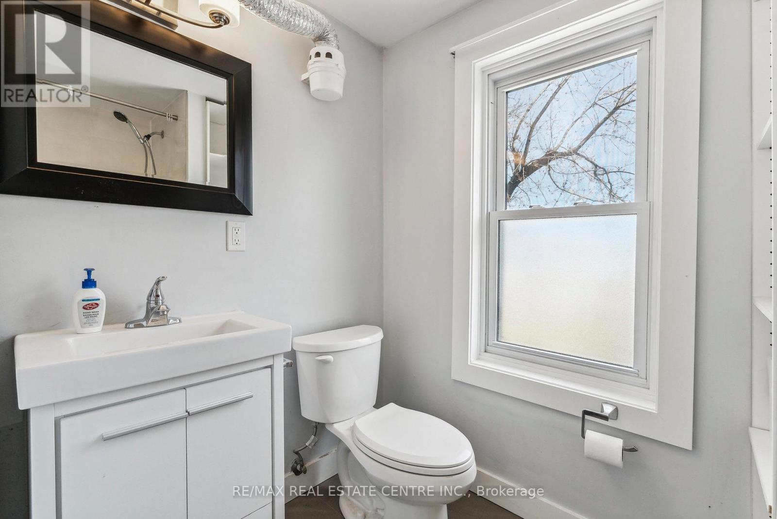221 Owen Sound Street Property Photo 27