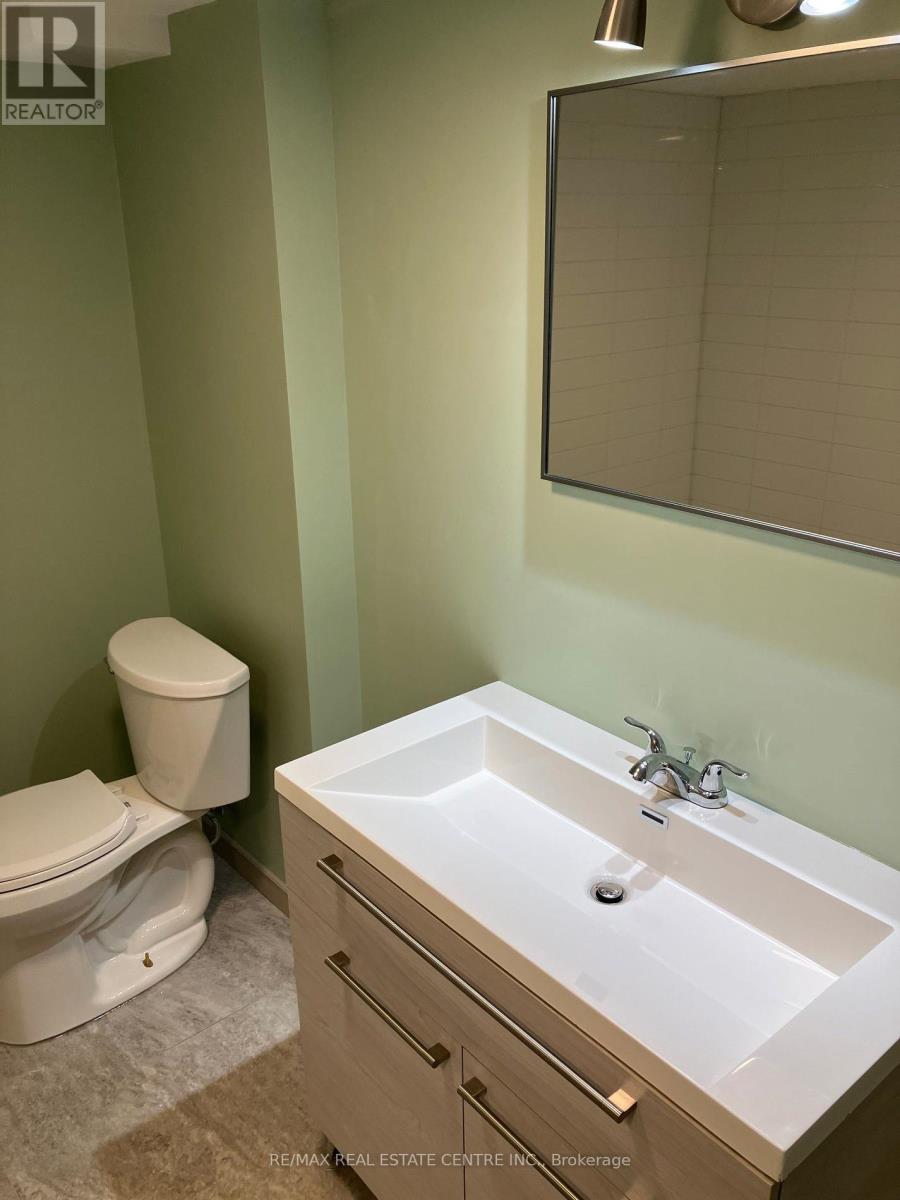221 Owen Sound Street Property Photo 33