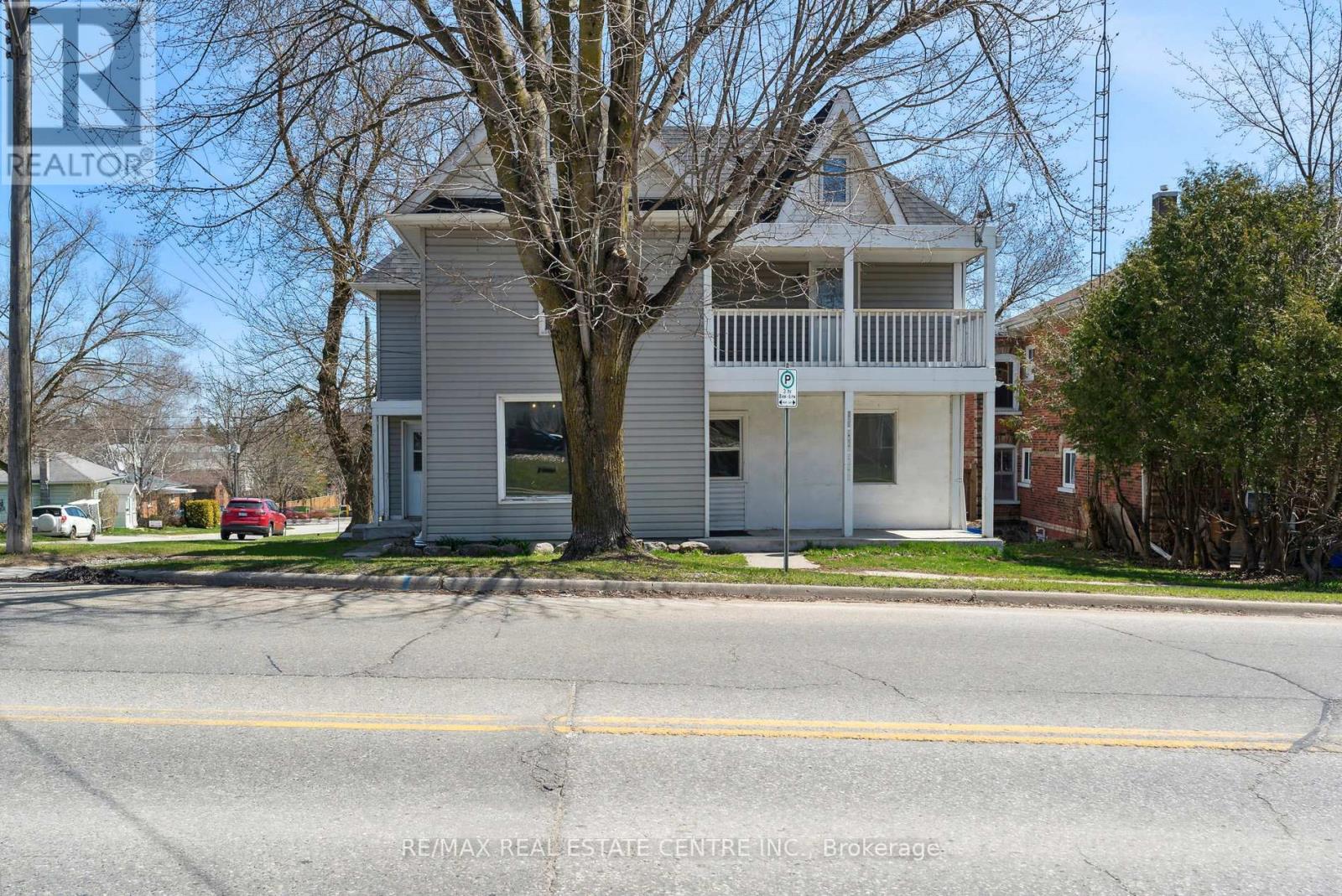 221 Owen Sound Street Property Photo 3