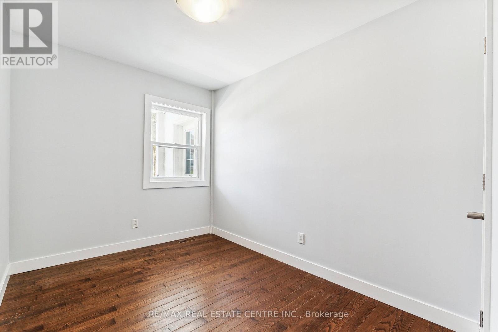 221 Owen Sound Street Property Photo 21