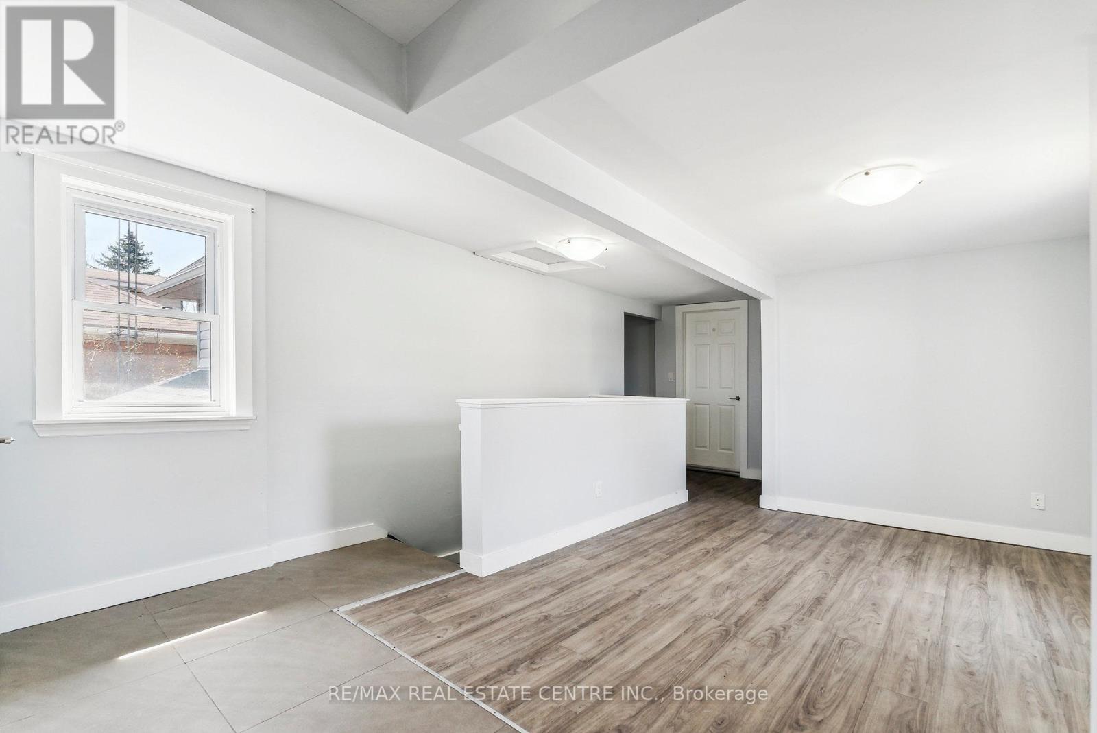 221 Owen Sound Street Property Photo 25