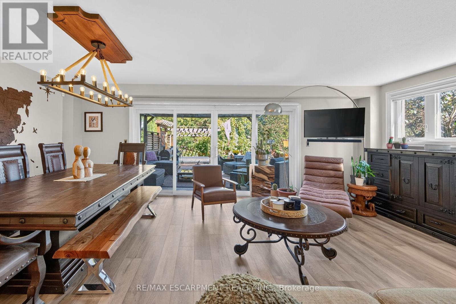 4377 Beverley Crescent Property Photo 14