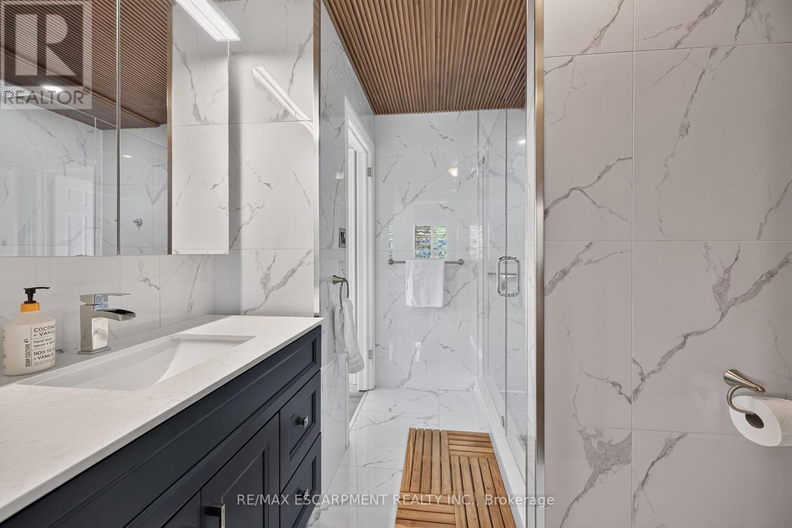 4377 Beverley Crescent Property Photo 24