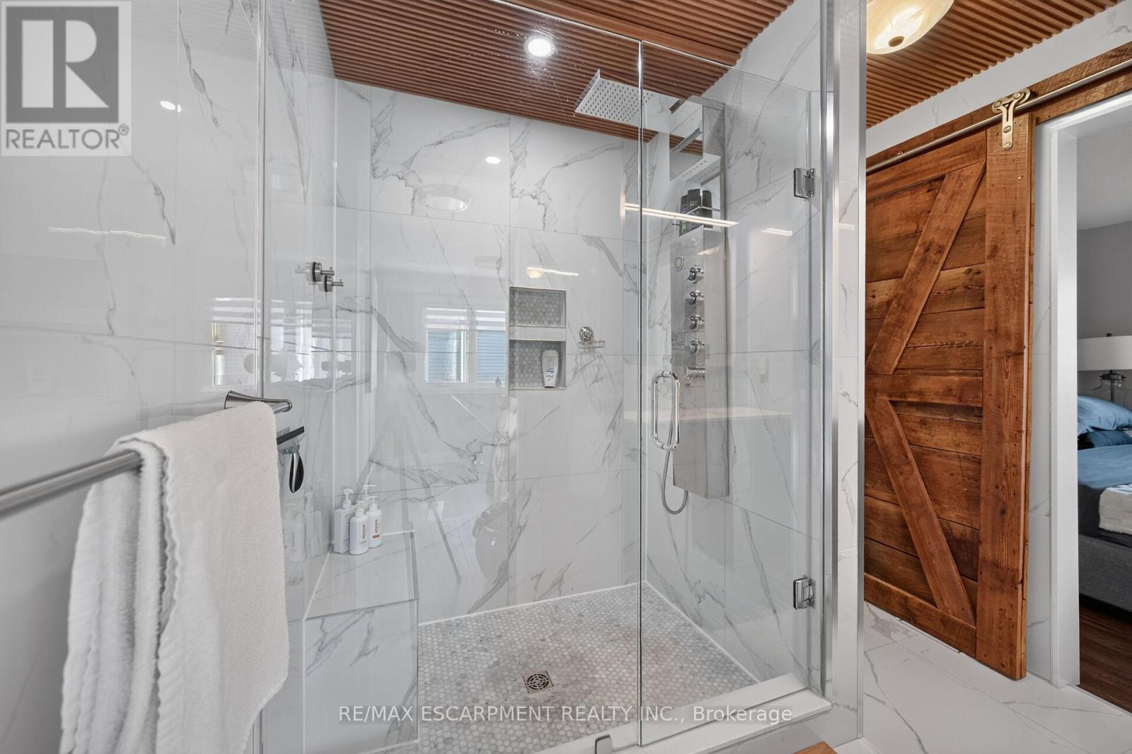 4377 Beverley Crescent Property Photo 26