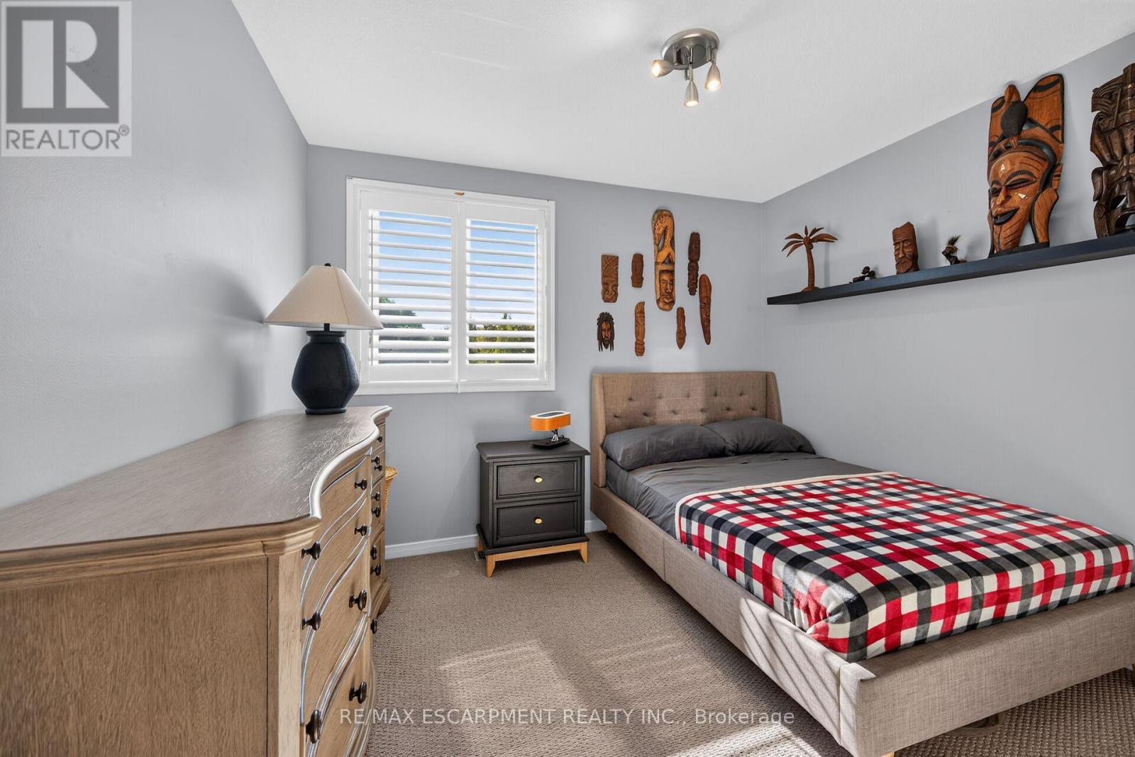 4377 Beverley Crescent Property Photo 27