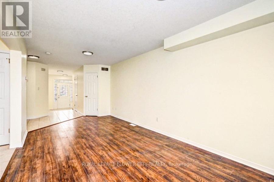 419 Tealby Crescent Property Photo 6