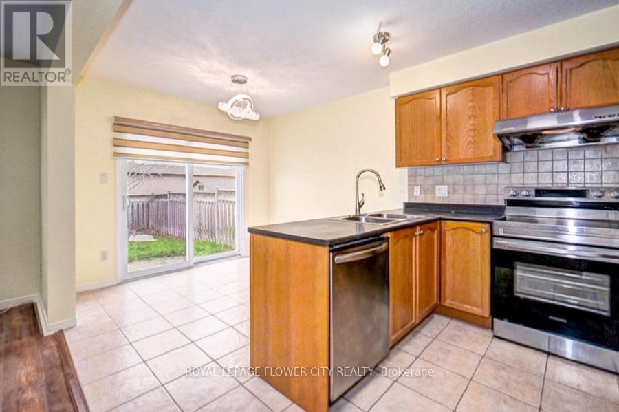 419 Tealby Crescent Property Photo 7