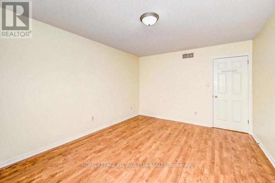 419 Tealby Crescent Property Photo 16