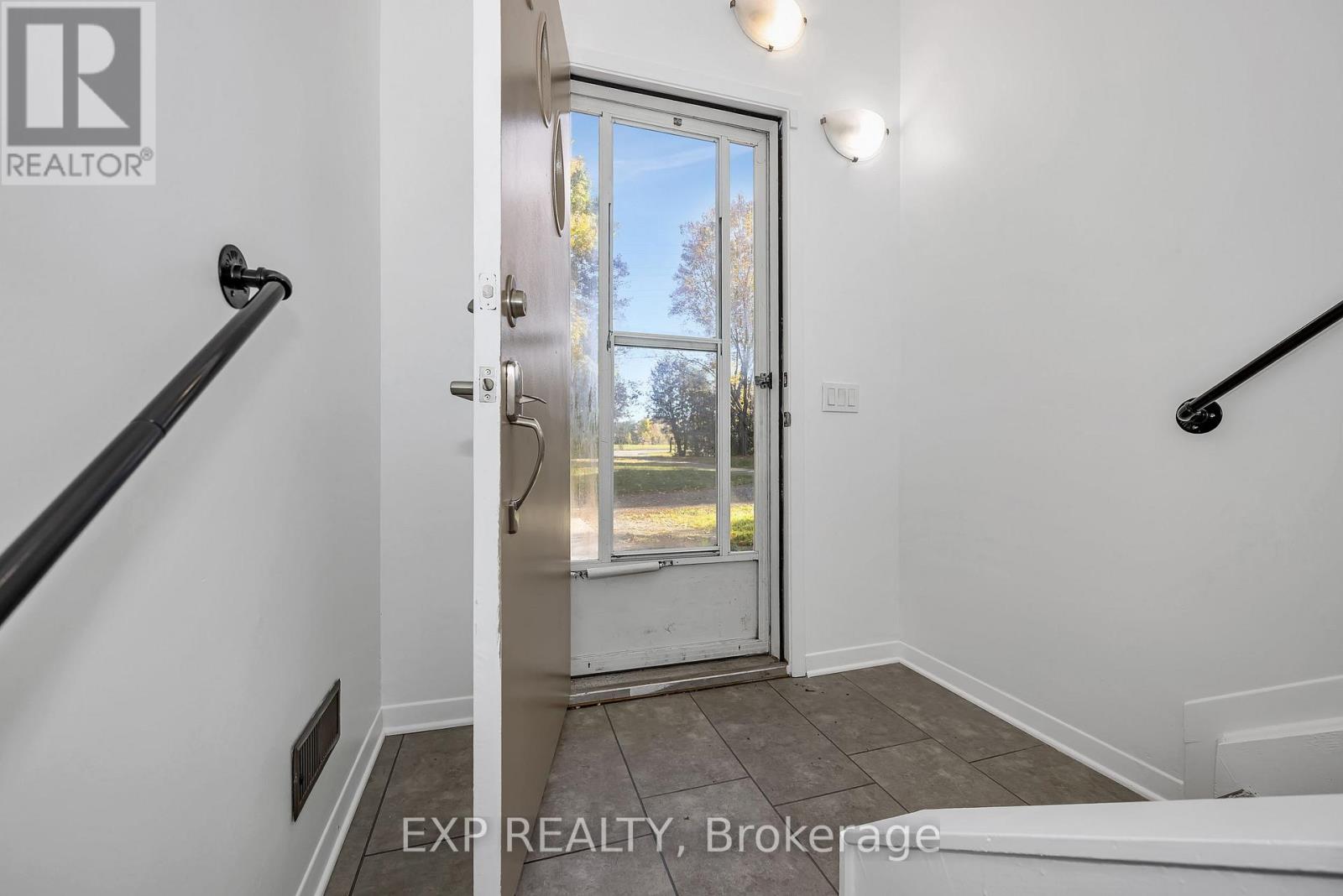 557 Glenview Road Property Photo 3