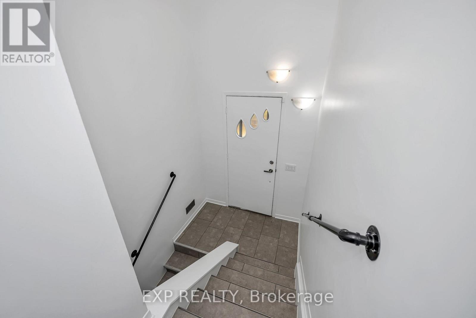 557 Glenview Road Property Photo 4