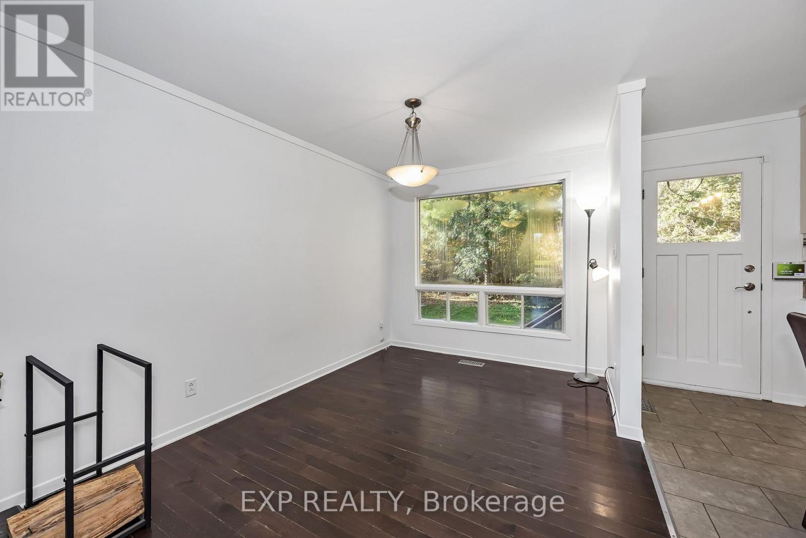 557 Glenview Road Property Photo 6