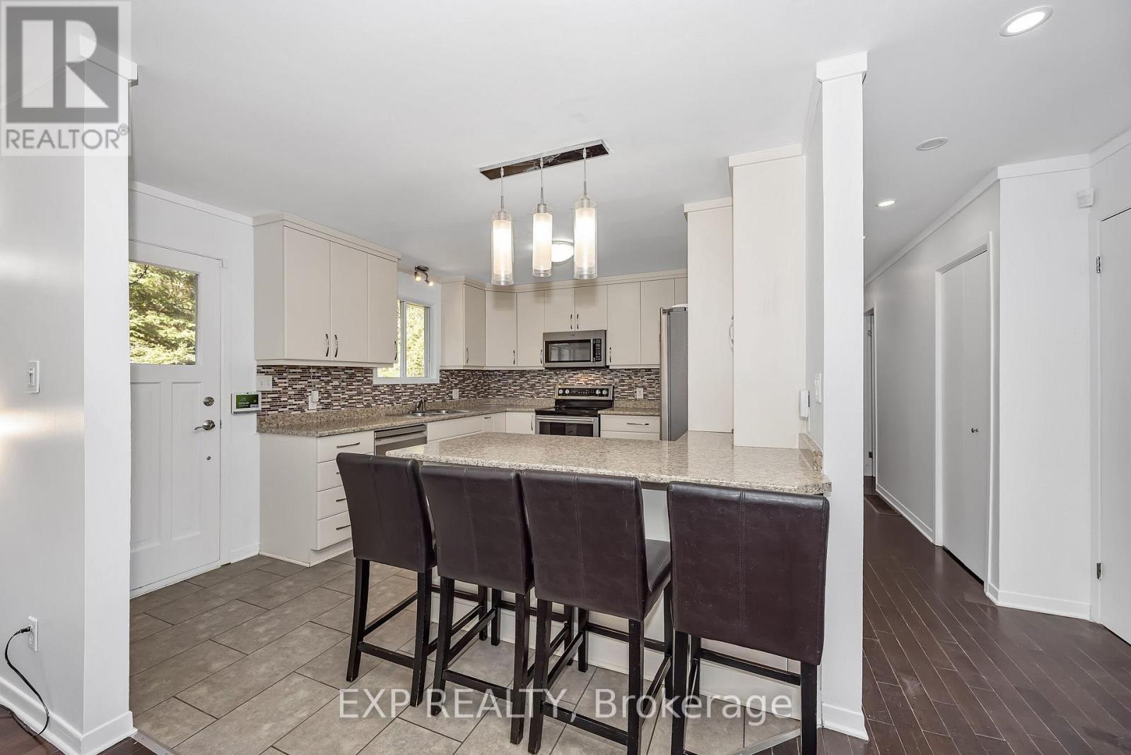 557 Glenview Road Property Photo 7