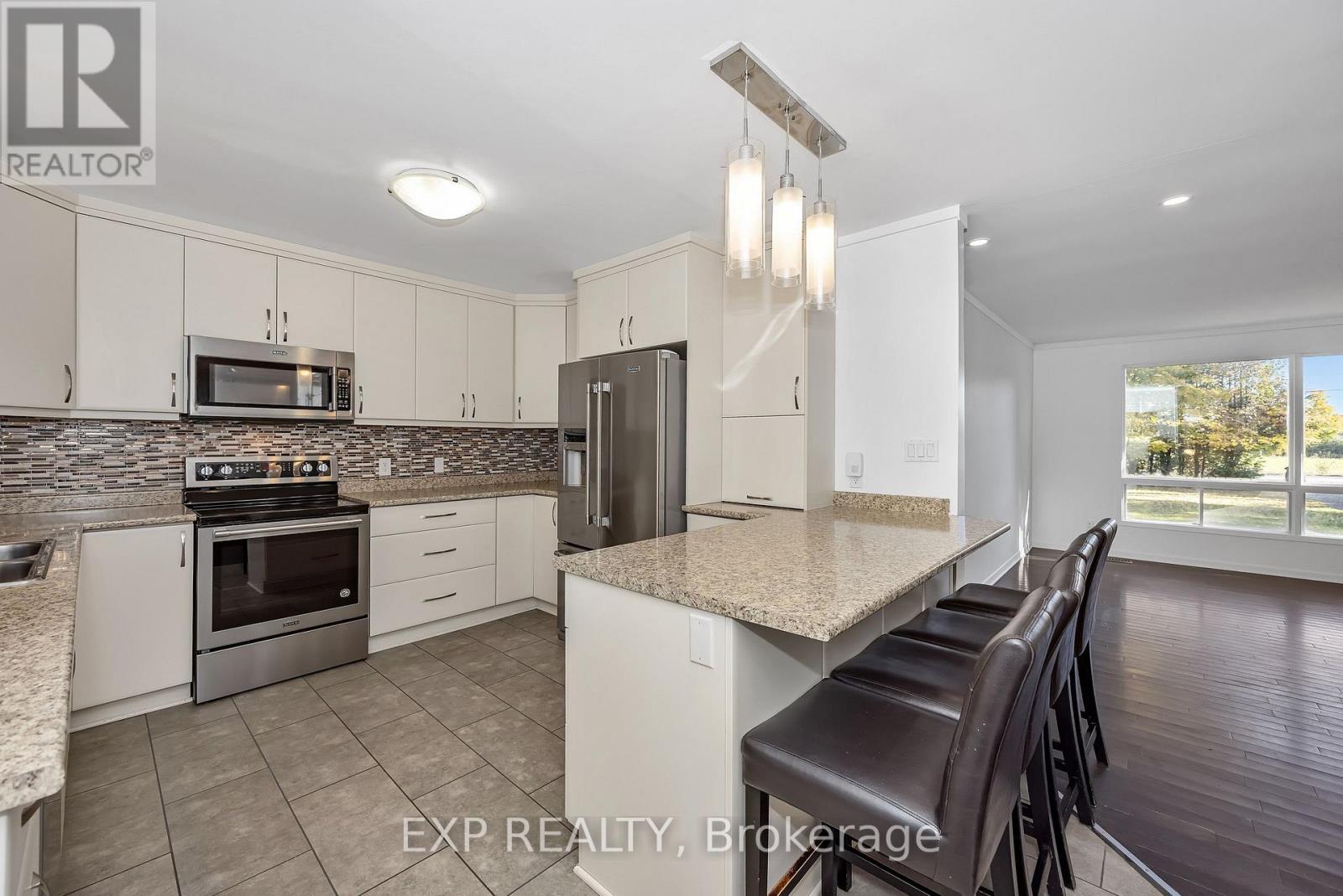 557 Glenview Road Property Photo 8