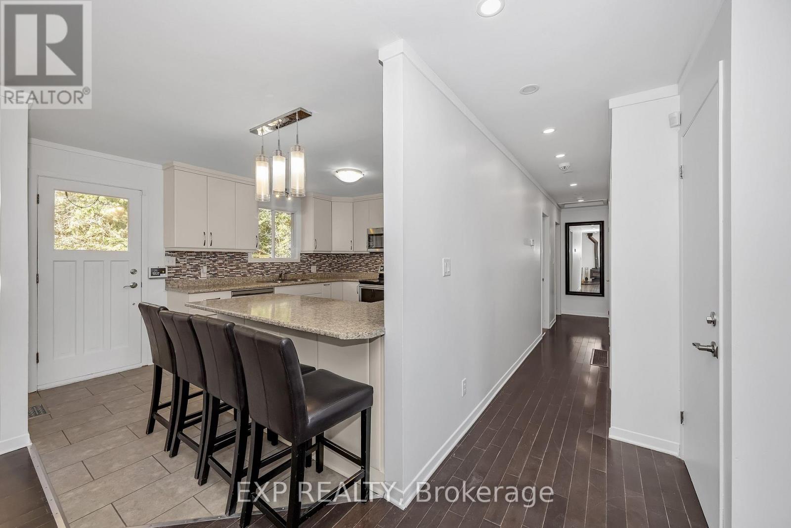 557 Glenview Road Property Photo 10