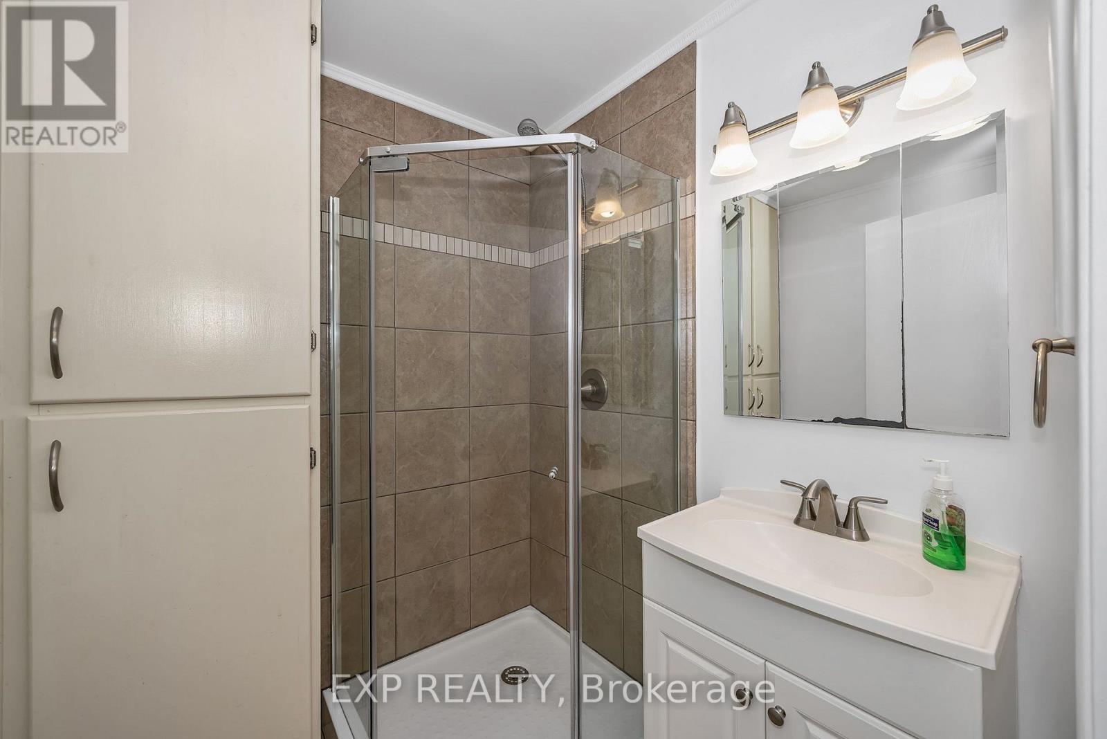 557 Glenview Road Property Photo 11