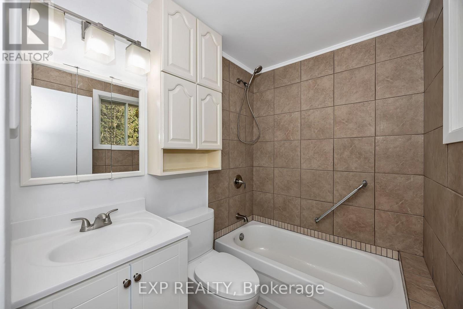 557 Glenview Road Property Photo 15