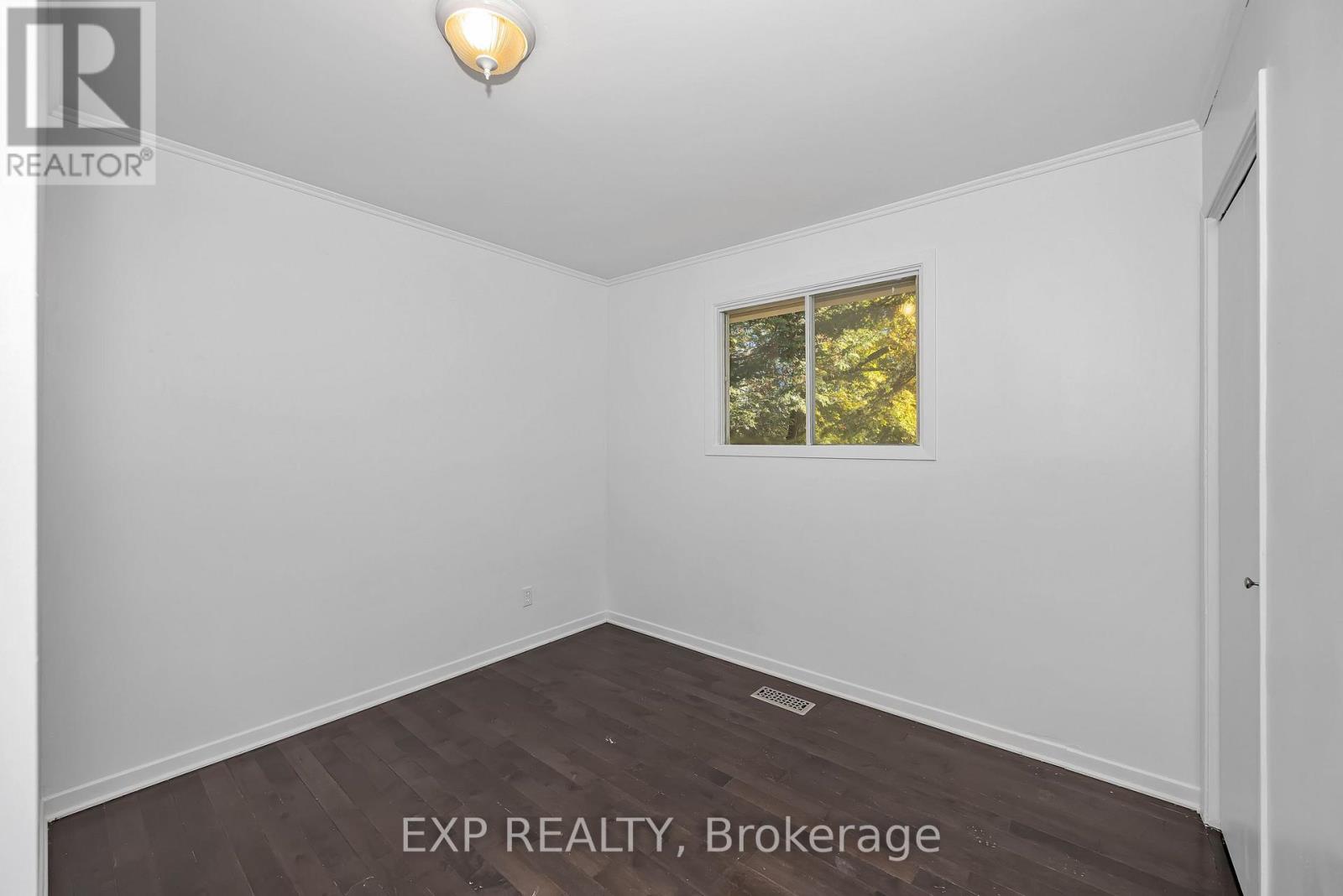557 Glenview Road Property Photo 17