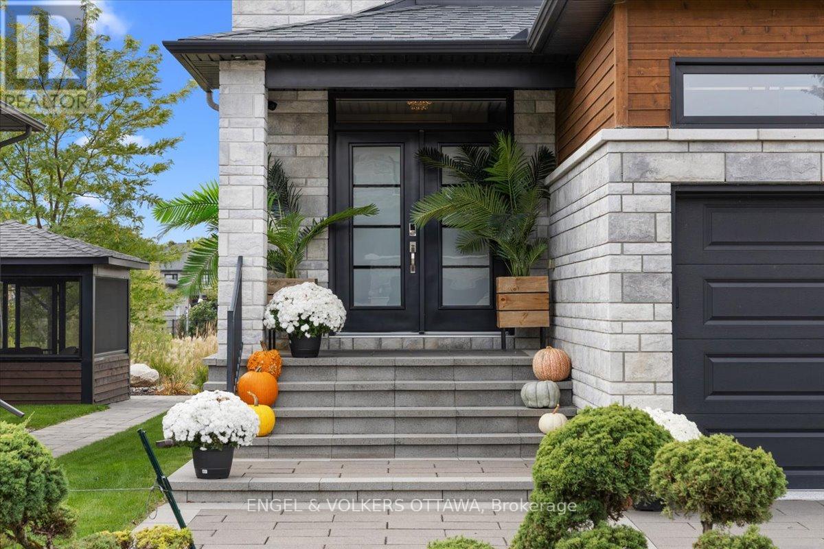348 St-tropez Street Property Photo 2