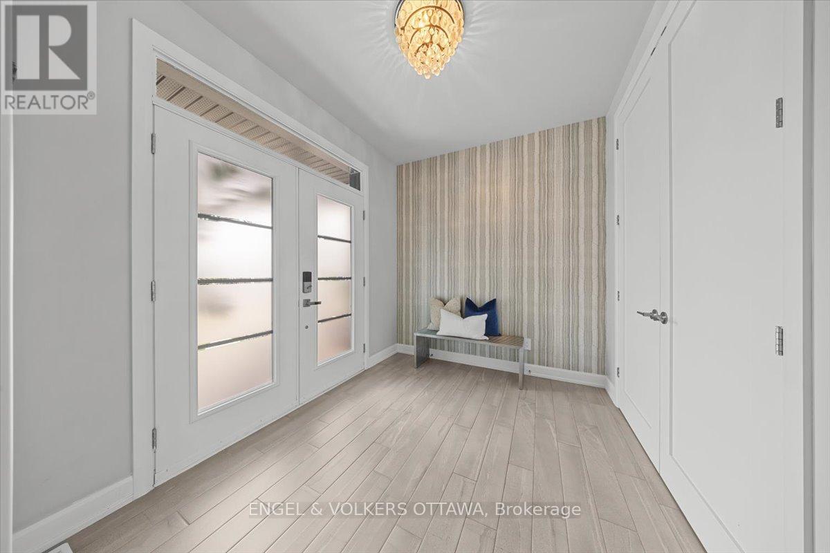 348 St-tropez Street Property Photo 3
