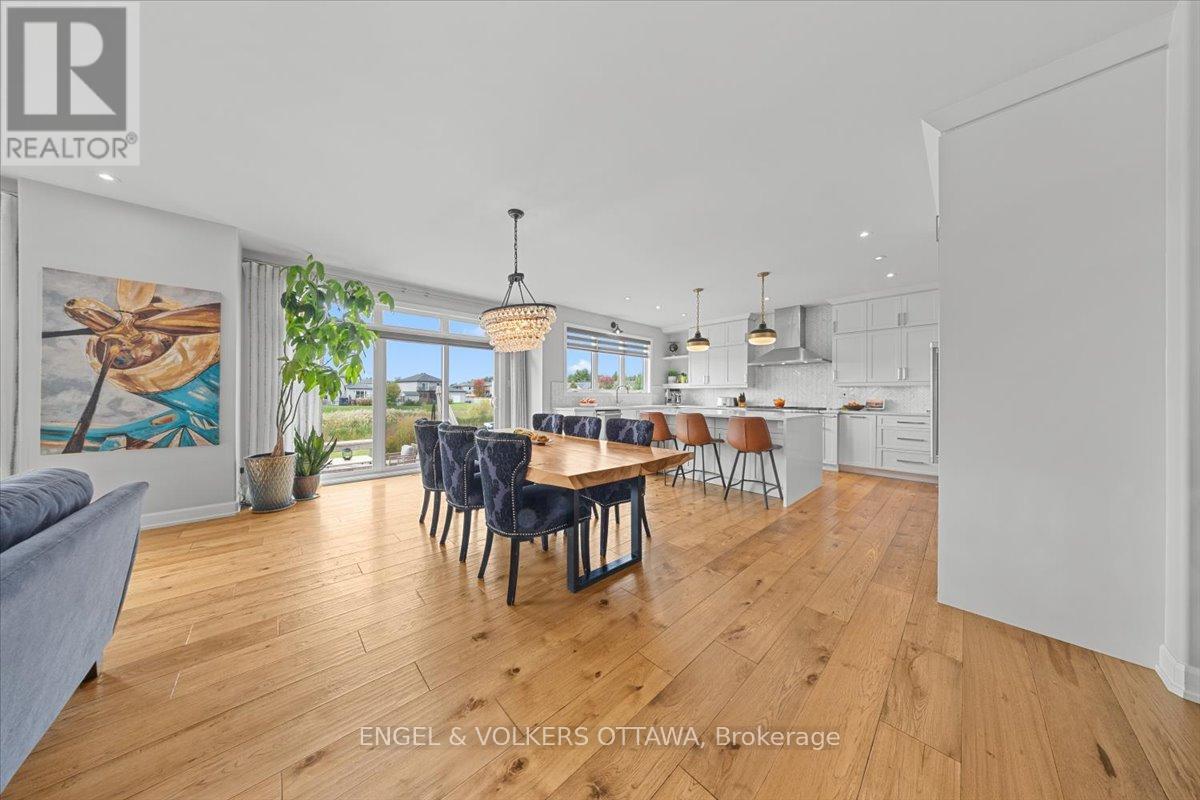 348 St-tropez Street Property Photo 6