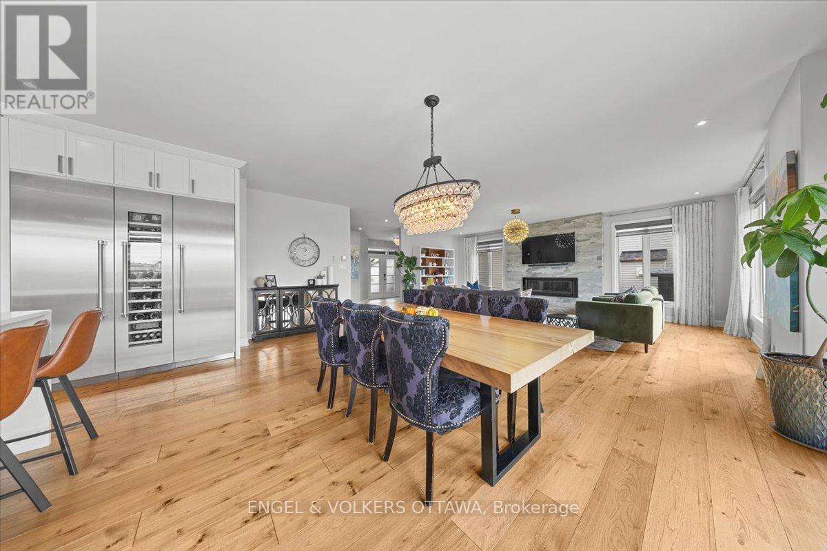 348 St-tropez Street Property Photo 7