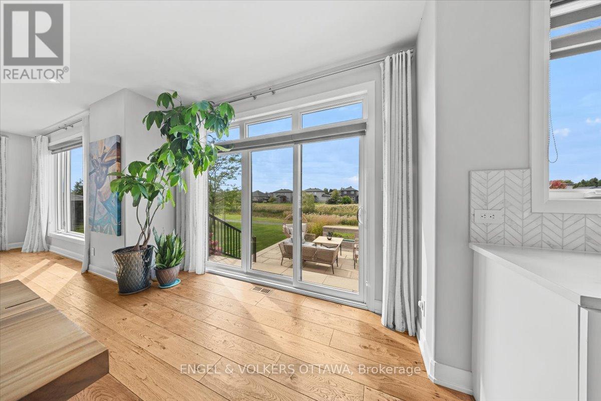 348 St-tropez Street Property Photo 8