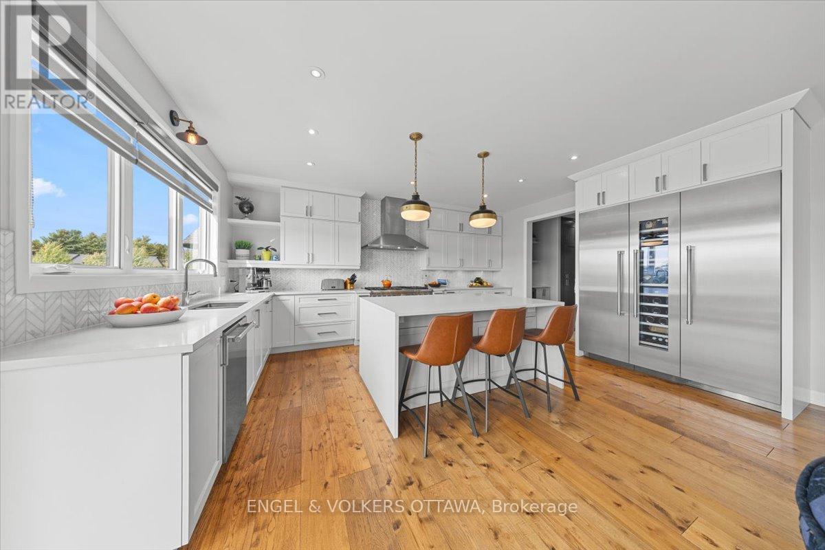 348 St-tropez Street Property Photo 9