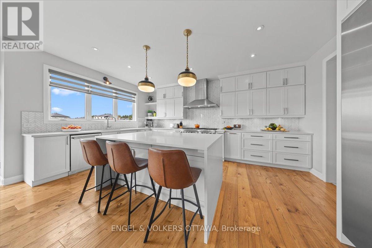 348 St-tropez Street Property Photo 10