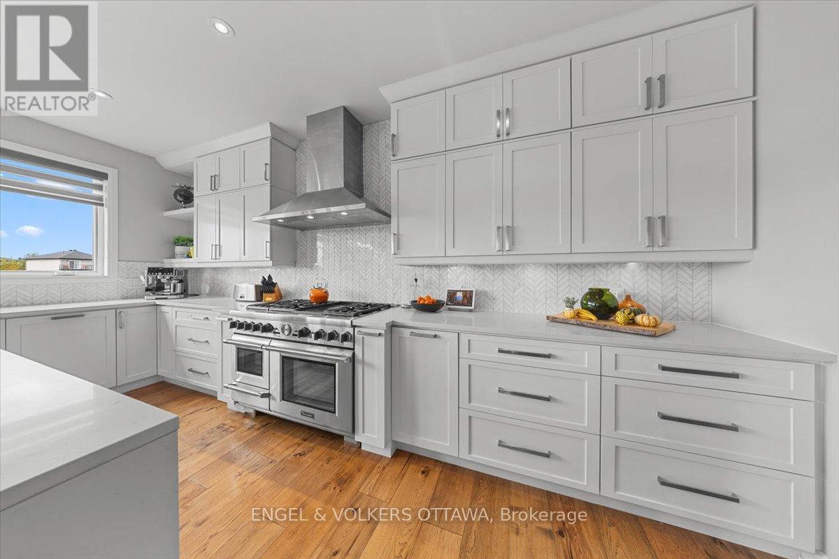 348 St-tropez Street Property Photo 11