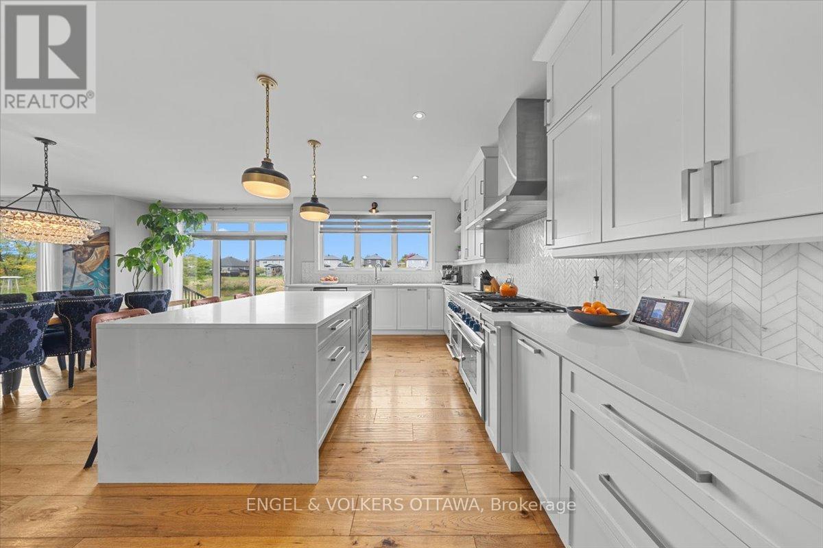 348 St-tropez Street Property Photo 12