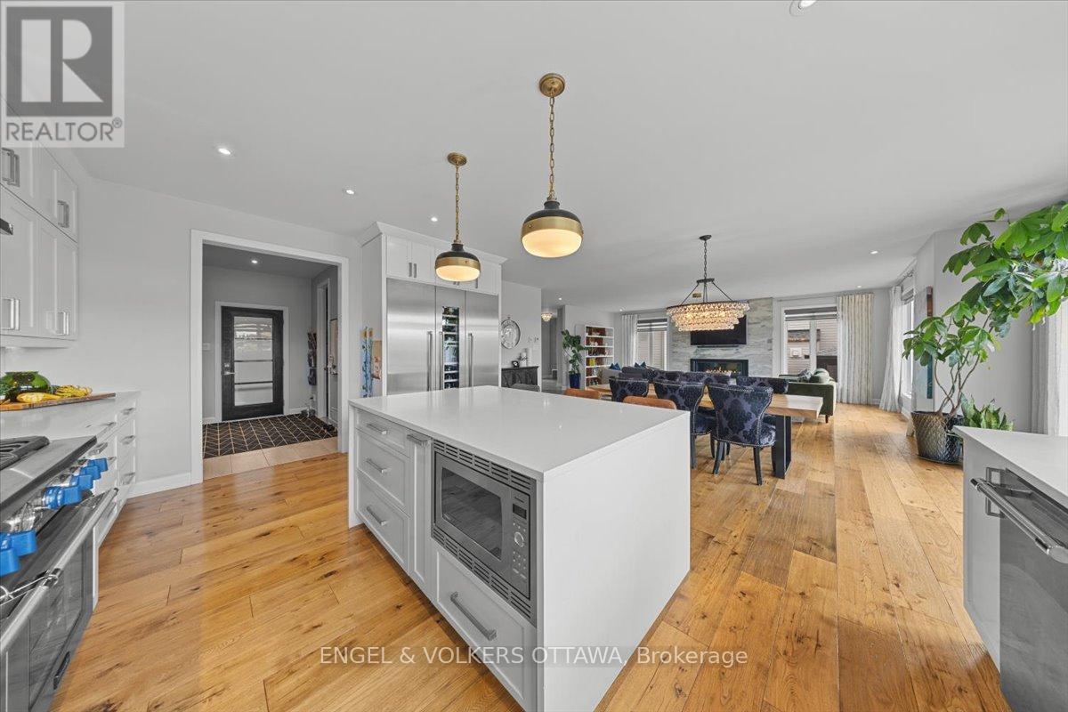 348 St-tropez Street Property Photo 14