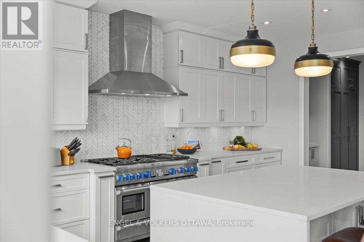 348 St-tropez Street Property Photo 15