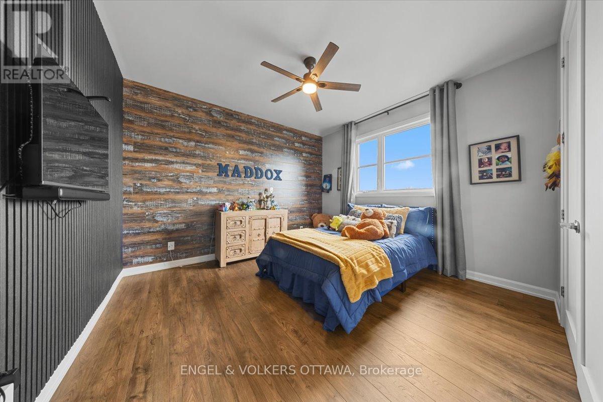 348 St-tropez Street Property Photo 32