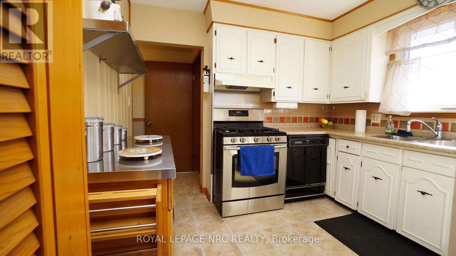 7030 Whitman Avenue Property Photo 14