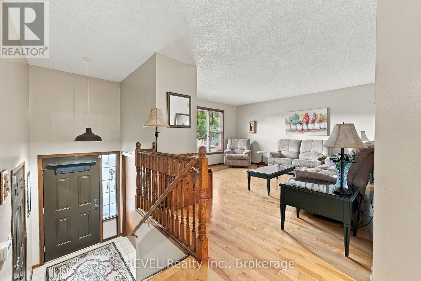 10 Michelle Drive Property Photo 6