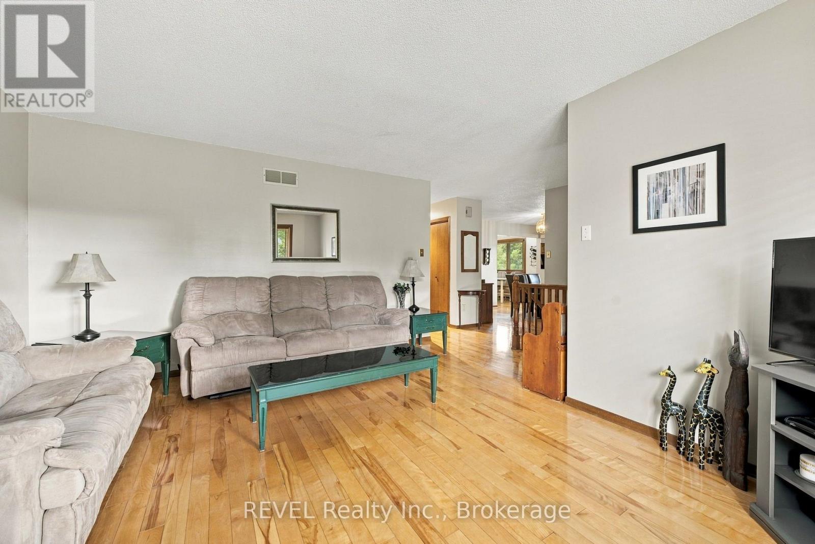10 Michelle Drive Property Photo 8