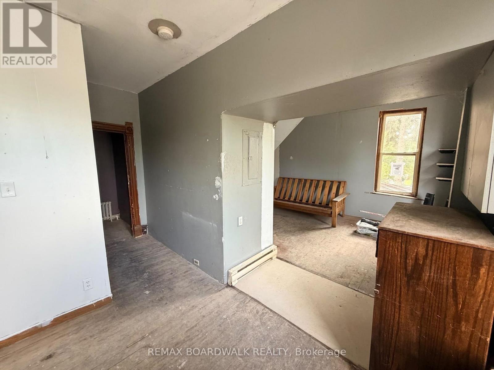 205 First Street E Property Photo 4
